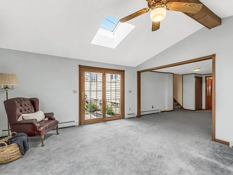 10 Kingston Ln — Photo 15