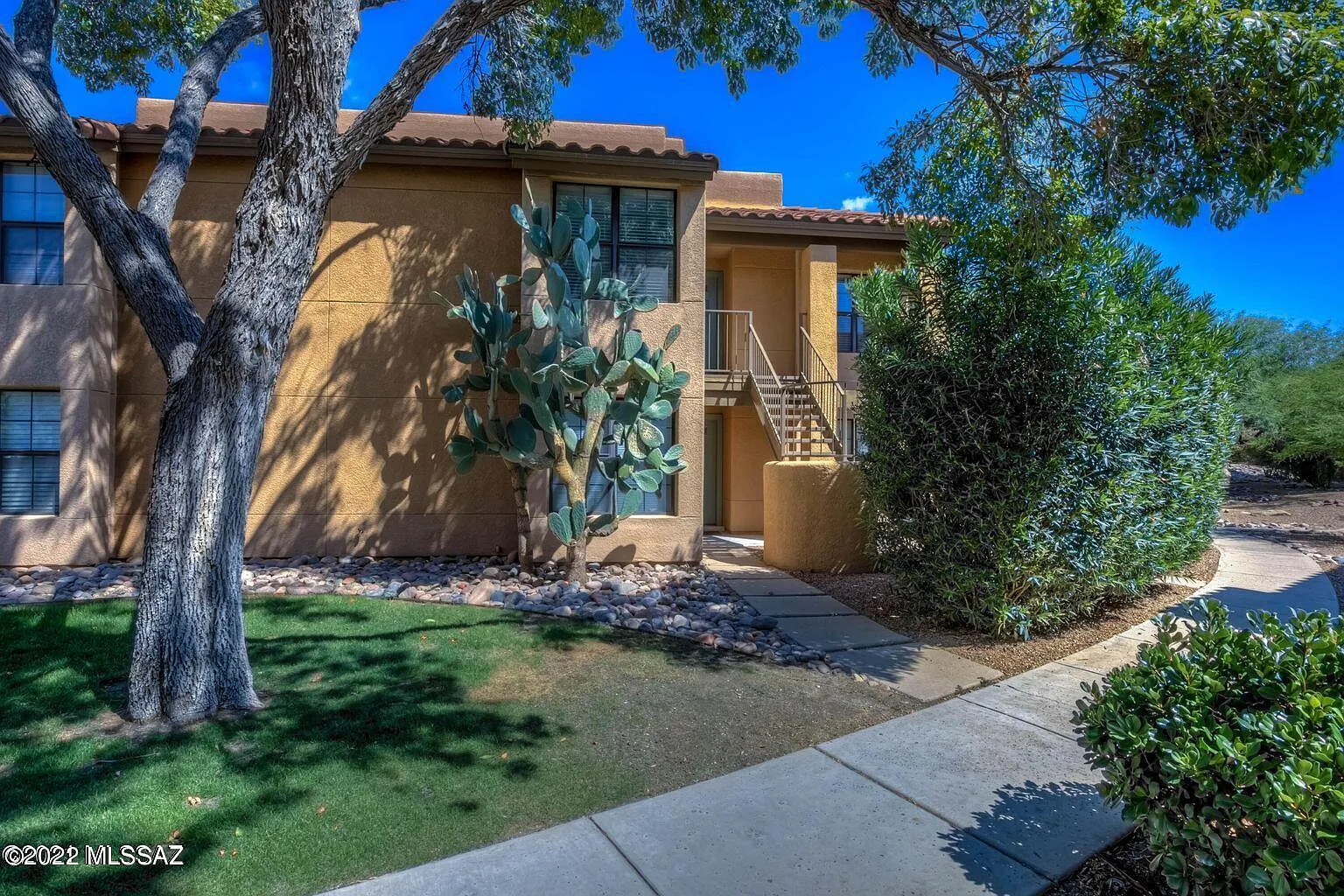 2 bed, 1.0 bath, 945 sqft, $1,800 — Photo 1