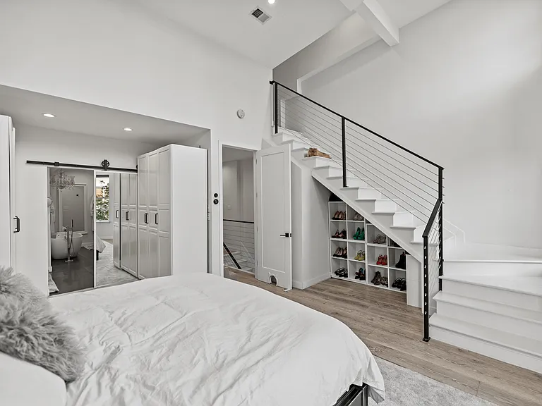 22 Seaton Pl NW #A — Photo 8