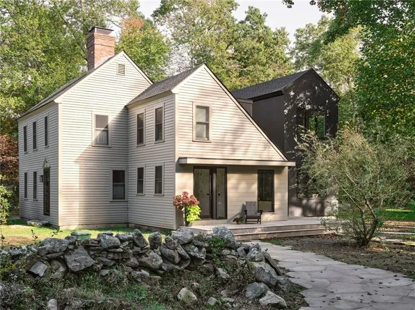 296 Stoney Hollow Rd, Tiverton, RI 02878
