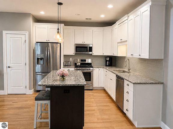 4th image of 990 Lake Ridge Dr Unit 8