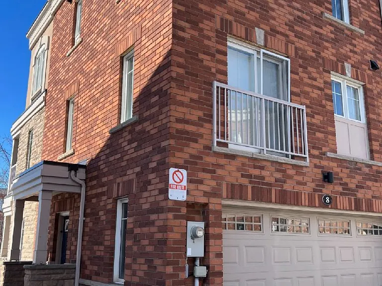 365 Murray Ross Pkwy #8 — Photo 1