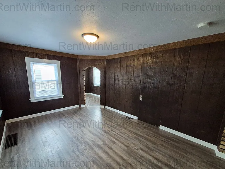 1212 Forest Ave — Photo 2