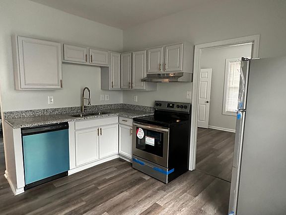 4th image of 1012 Maplewood Ave