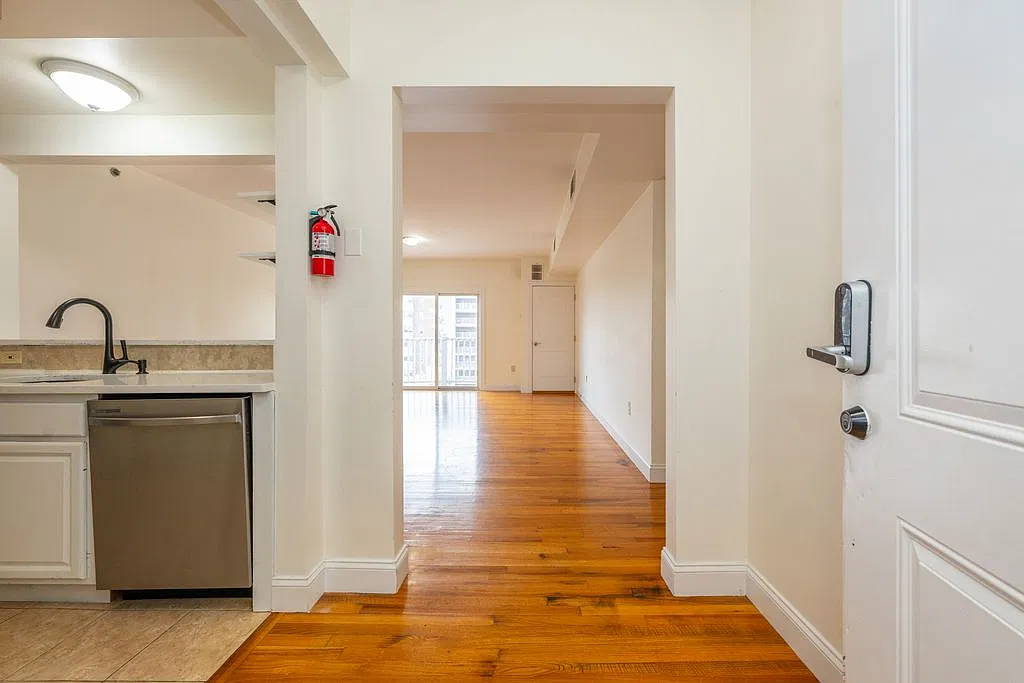 2 bed, 1169 sqft, $2,750 — Photo 4