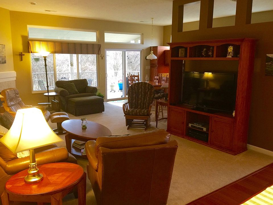 2nd image of 1012 Monterey Ln
