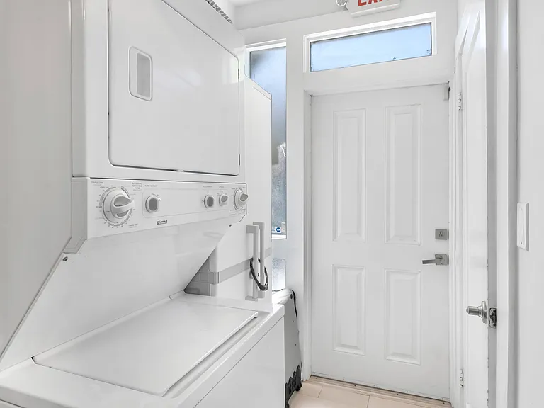 washer dryer in unit