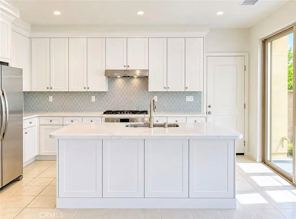 3 bed, 3.5 bath, 2083 sqft, $5,200 — Photo 3