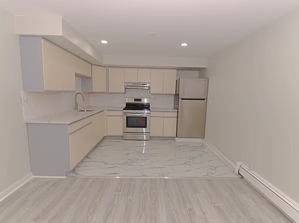 380 Undercliff Avenue image 2 of 10