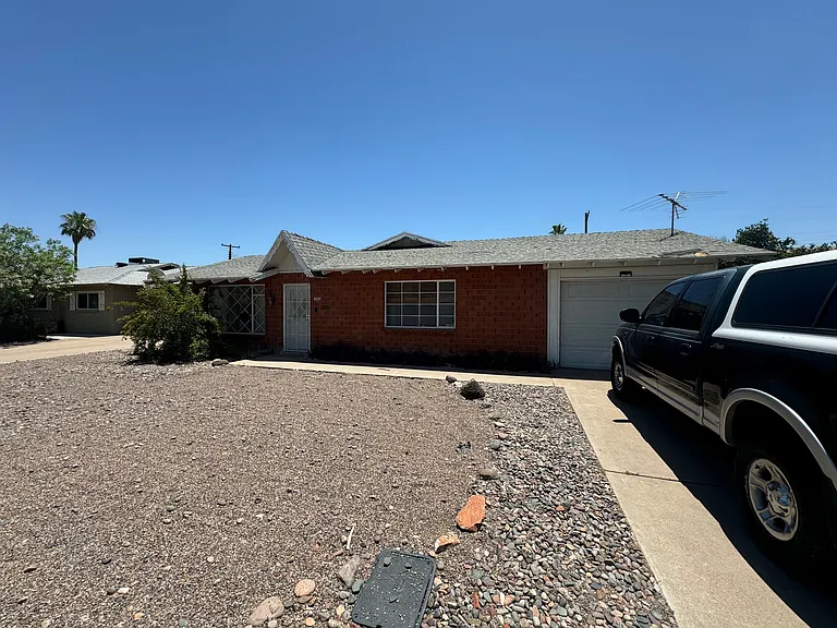8231 E Sells Dr — Photo 1