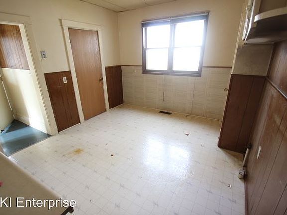 3rd image of 429 29th Ave N