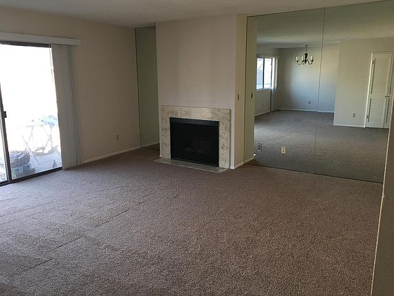 Living Room & Elect Gas Fire Place