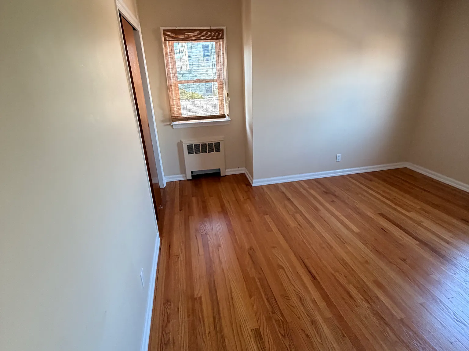 3 bed, 1300 sqft, $3,700 — Photo 4