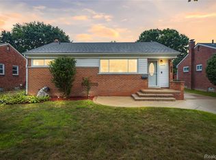 9939 Deering St, Livonia, MI 48150