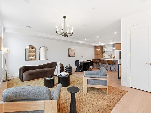4th image of 1123 Summit Ave #2