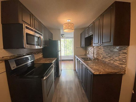 5th image of 10135 Saskatchewan Dr