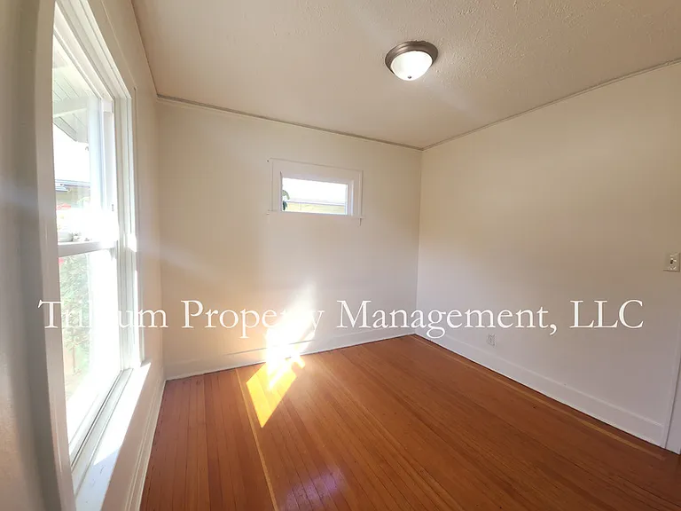 6425 N Curtis Ave — Photo 5