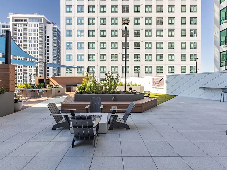 Momentum Midtown — Photo 28