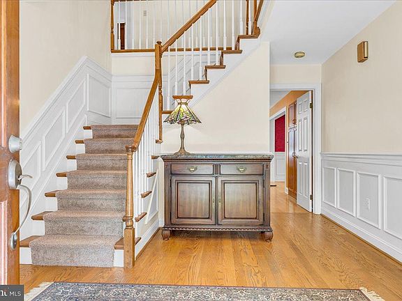 3rd image of 312 Belmont Ct