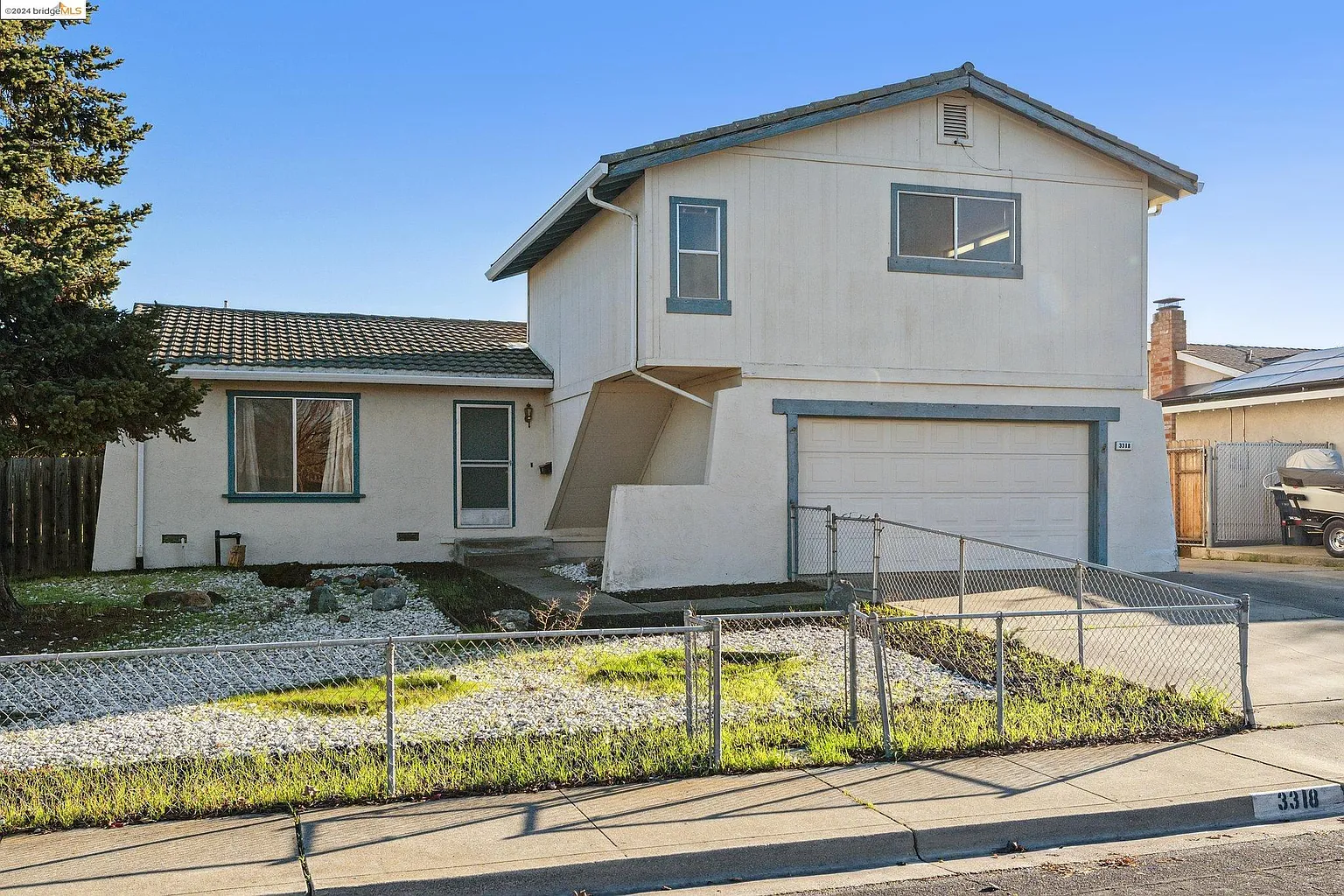 3318 Hacienda Way photo 1