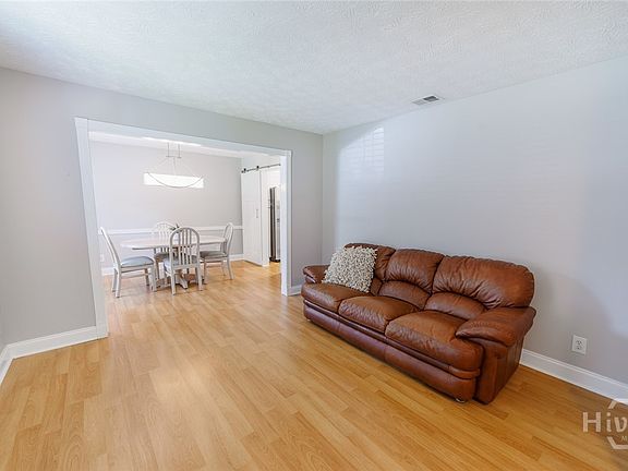 3rd image of 911 Boxwood Drive