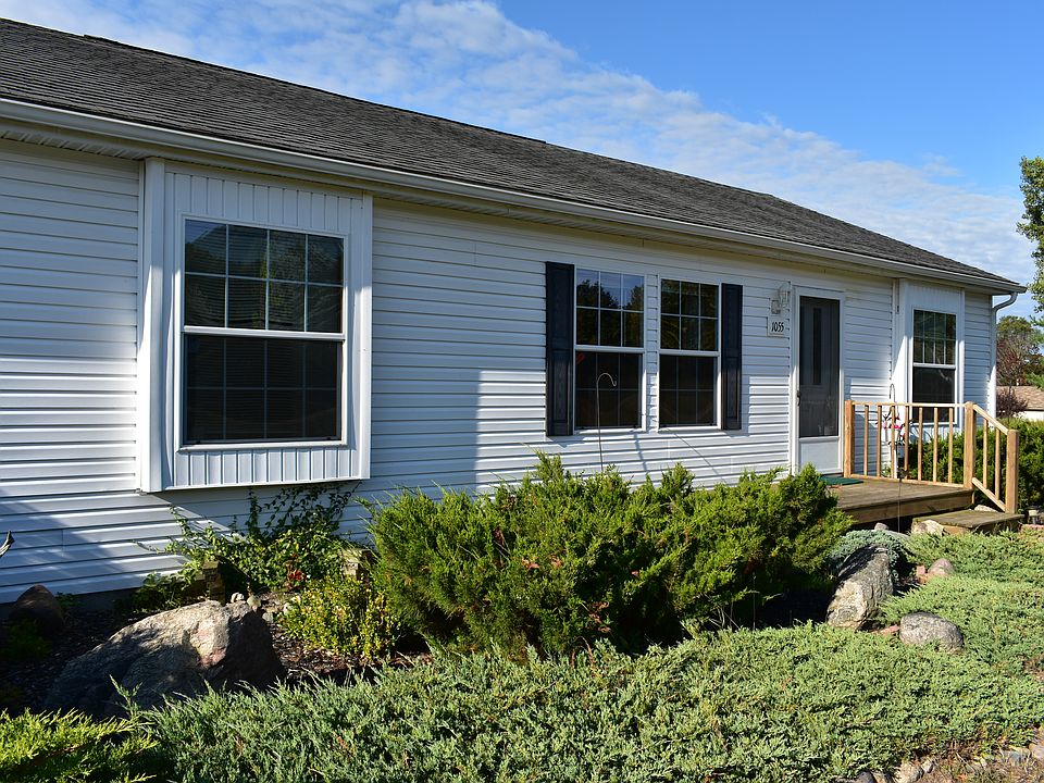 1st image of 1055 Essex Dr