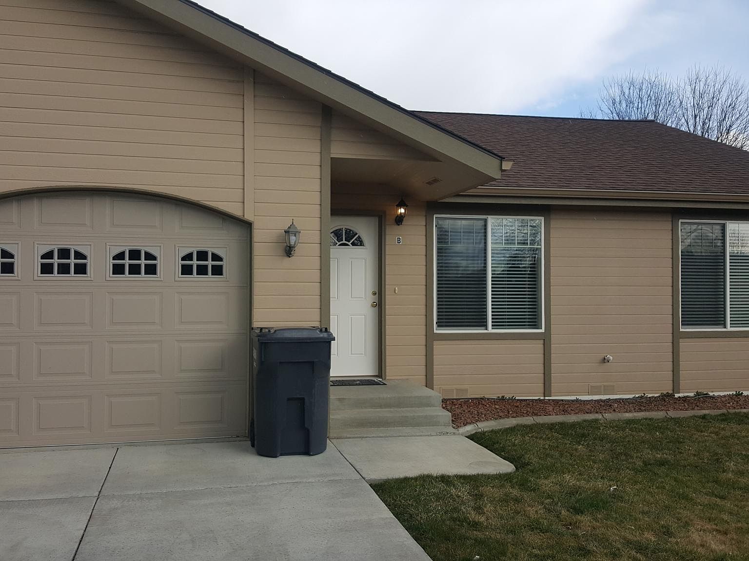 209 S Holly Dr, Moxee, WA 98936 Zillow