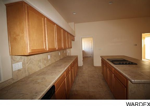 5th image of 956 Yucca St