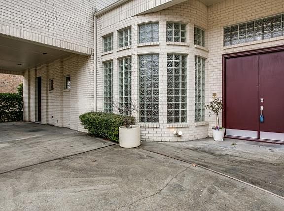 3rd image of 4420 Hollow Oak Dr