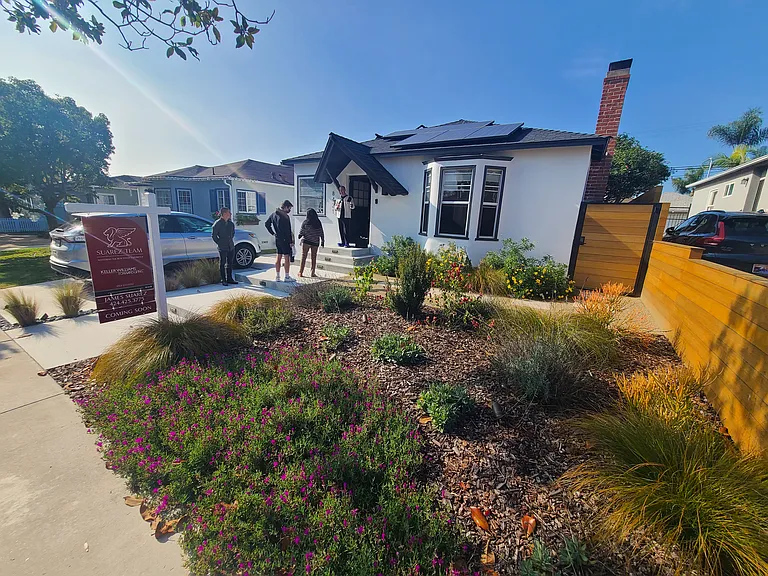 8421 Regis Way — Photo 1