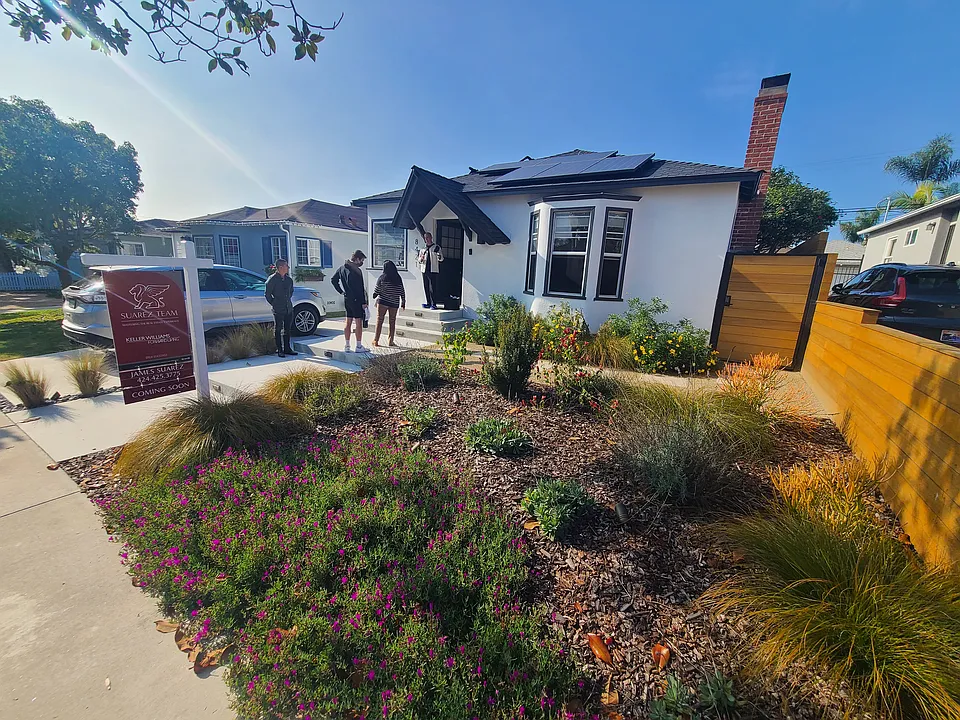 8421 Regis Way