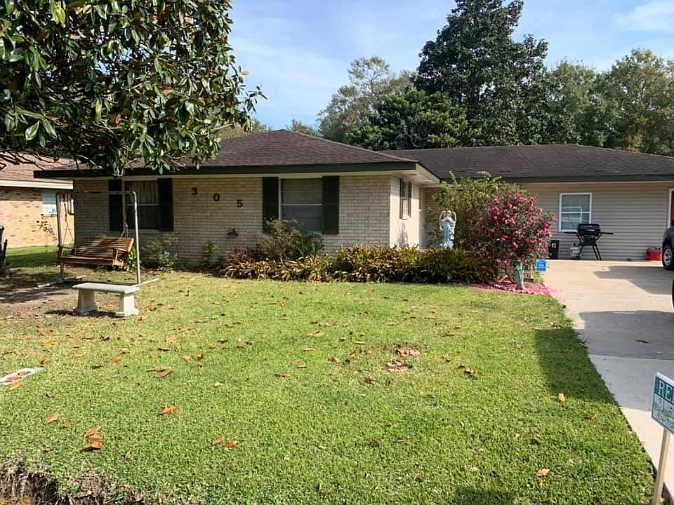 1st image of 305 Bernard Ave