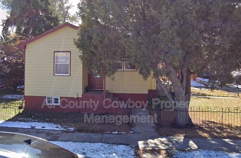 1st image of 802 E Kearney St