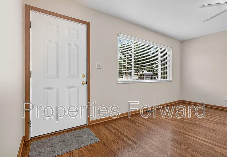 3127 Thomas Ave — Photo 6