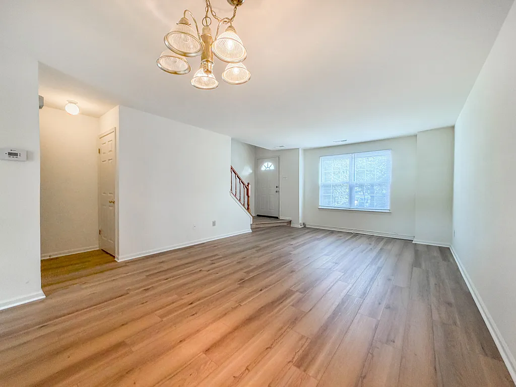 2 bed, 2.5 bath, 1207 sqft, $2,500 — Photo 2