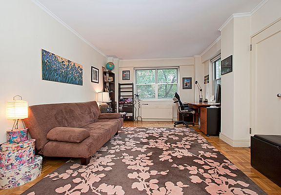 5th image of 70 E 10th St APT 4R