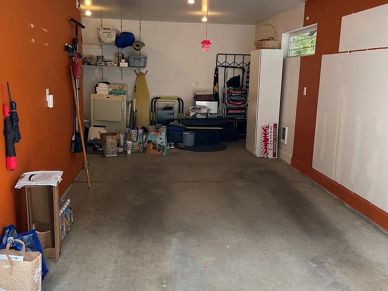 Oversized HEATED garage