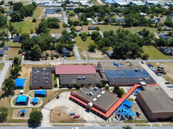 921 S Medora St, Terrell, TX 75160