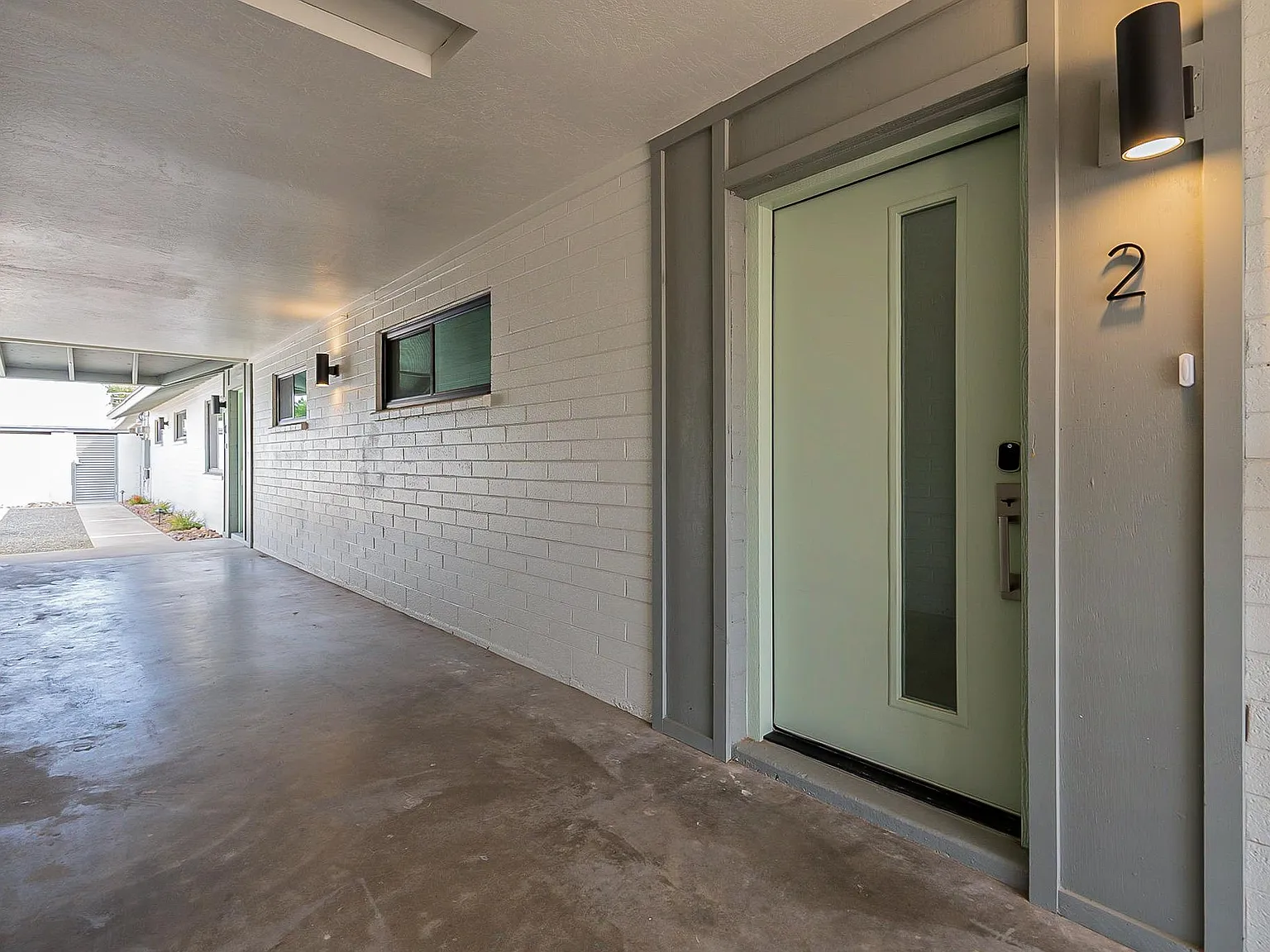 2 bed, 933 sqft, $1,999 — Photo 3