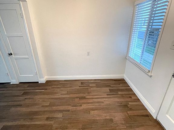5th image of 1100 E San Antonio Dr APT A
