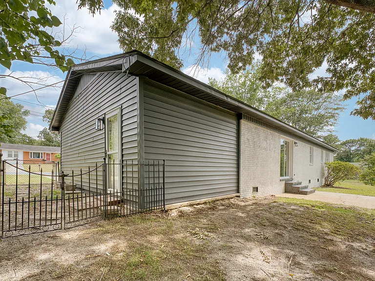 825 Fresno Dr — Photo 34