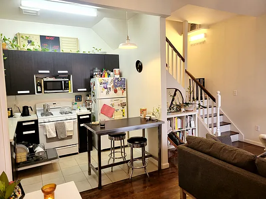 Rented by MCR Realty | media 22