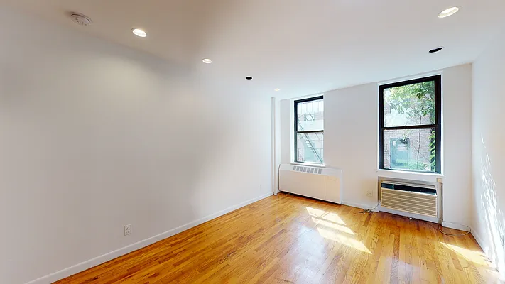 Rented by Bond New York | media 8