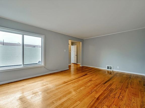 5th image of 561 24th Ave