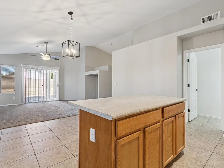 1556 N Rockwell Ct — Photo 9