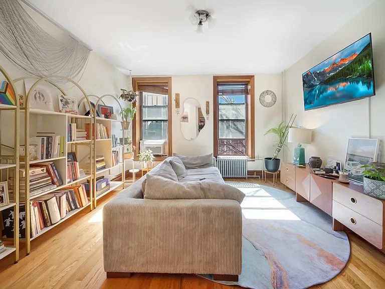 175 15th St #4L — Photo 1