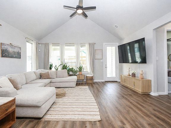 3rd image of 7530 Coral Lake Dr