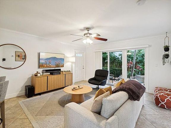 3rd image of 49 SE 7TH Avenue