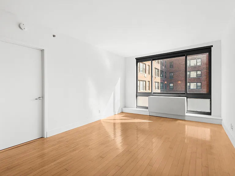 242 E 25th St #9A — Photo 13