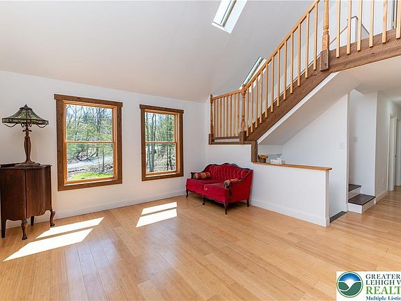 5th image of 57 Lake Ln